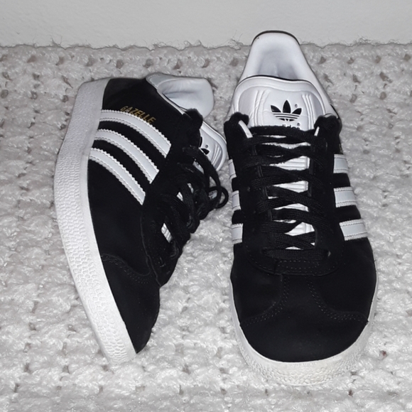 adidas Shoes - Adidas gazelle shoes size 7